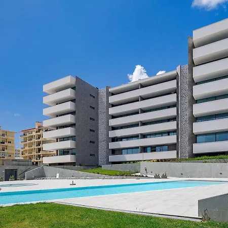 The Deluxe Sapphire Apartment *