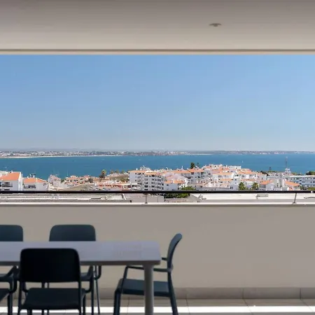 The Deluxe Sapphire Apartman