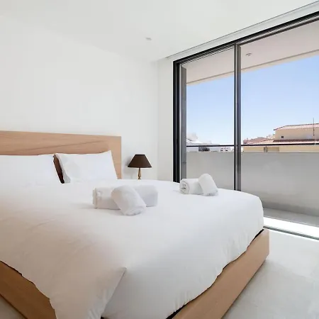 The Deluxe Sapphire *