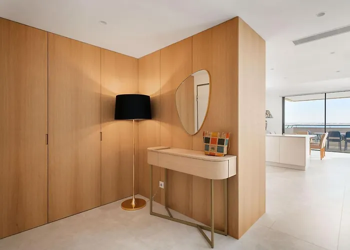 The Deluxe Sapphire *