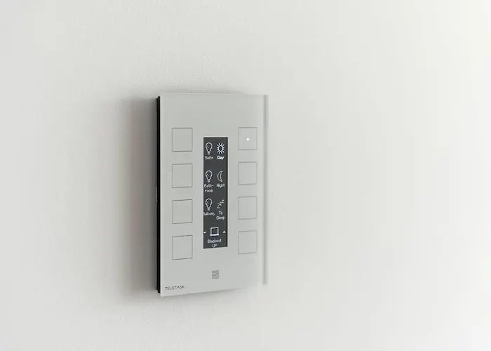 The Deluxe Sapphire *