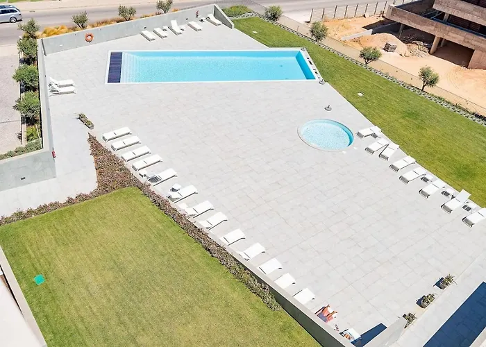 The Deluxe Sapphire *