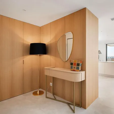 The Deluxe Sapphire *