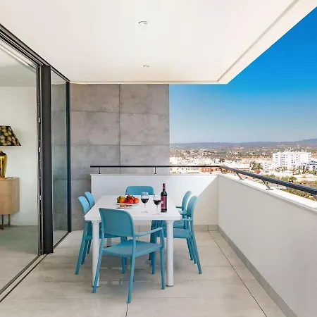 The Deluxe Sapphire *